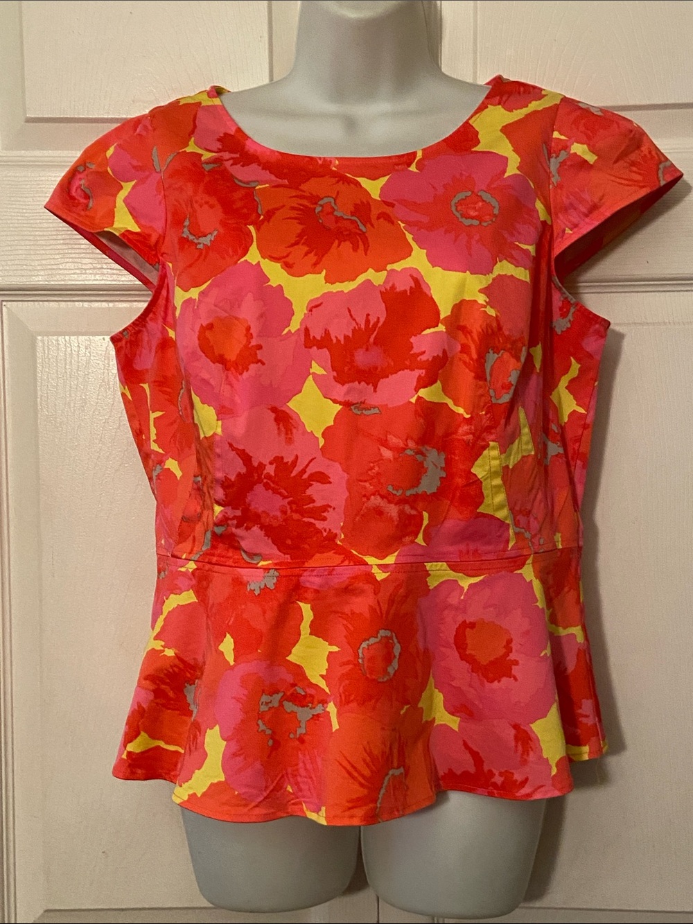 LOFT Bright Floral Peplum Zipped Top in Red, Pink & Yellow Cotton/Spandex sz 10